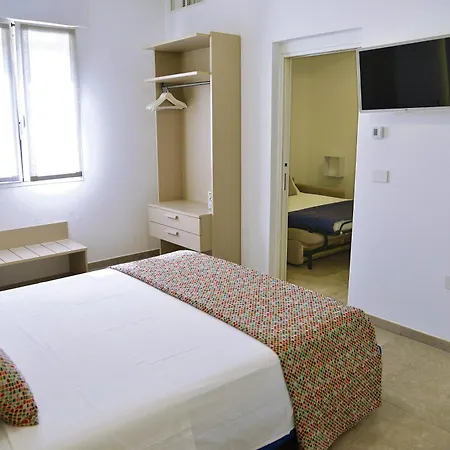 Alojamento de Acomodação e Pequeno-almoço Domus Terra Mare 4*