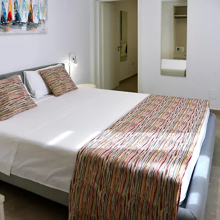 Domus Terra Mare Bed & Breakfast 4*