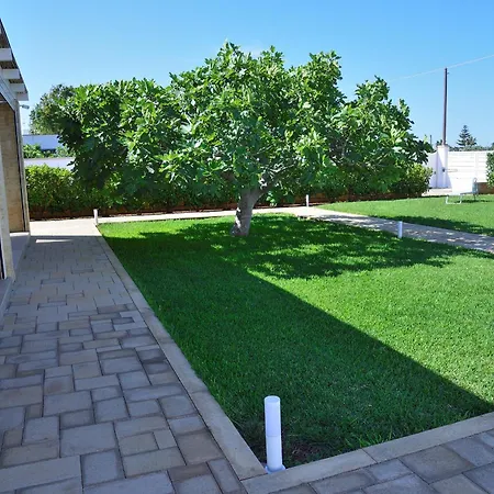 Domus Terra Mare Bed & Breakfast 4*