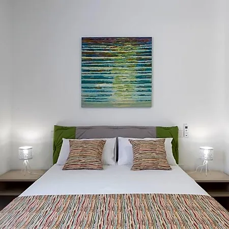 Domus Terra Mare Bed and Breakfast 4*