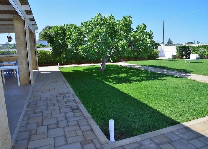 Domus Terra Mare Bed & Breakfast 4*